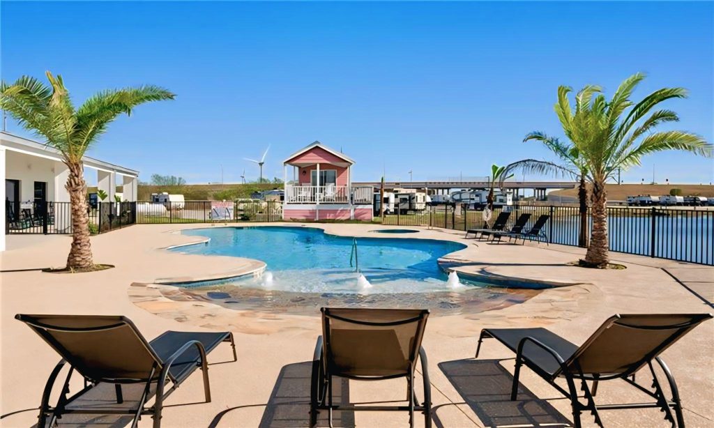 Vacavia Cottage in an RV Resort